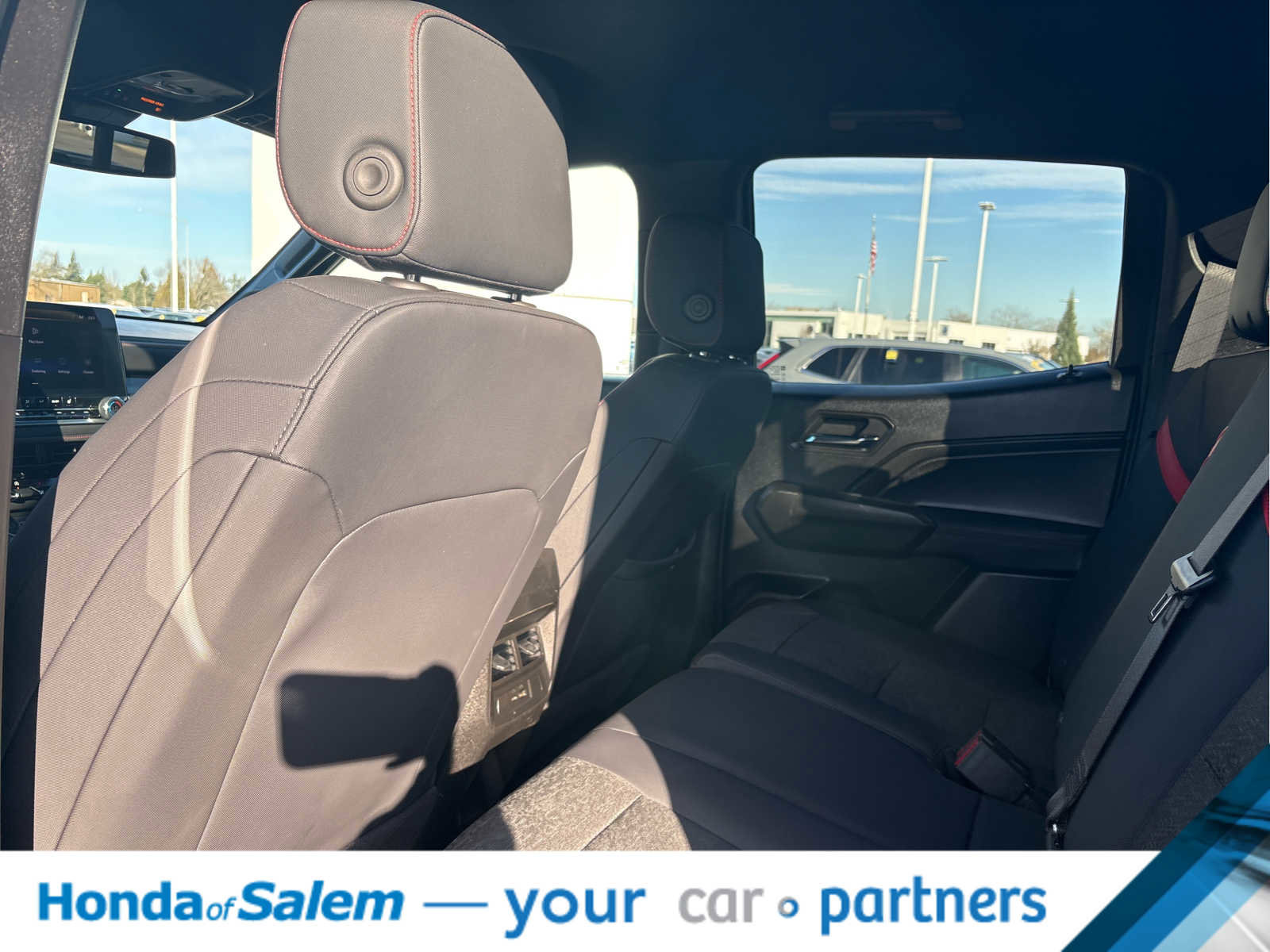 Used 2024 Chevrolet Colorado Z71 w/ Z71 Convenience Package 2 image 14