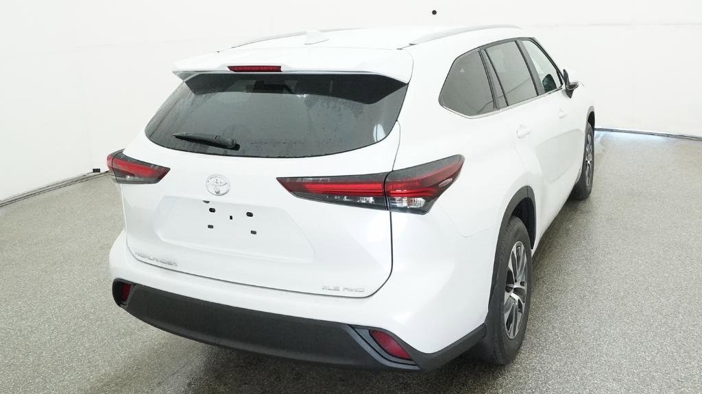 New 2026 Toyota Highlander XLE image 13