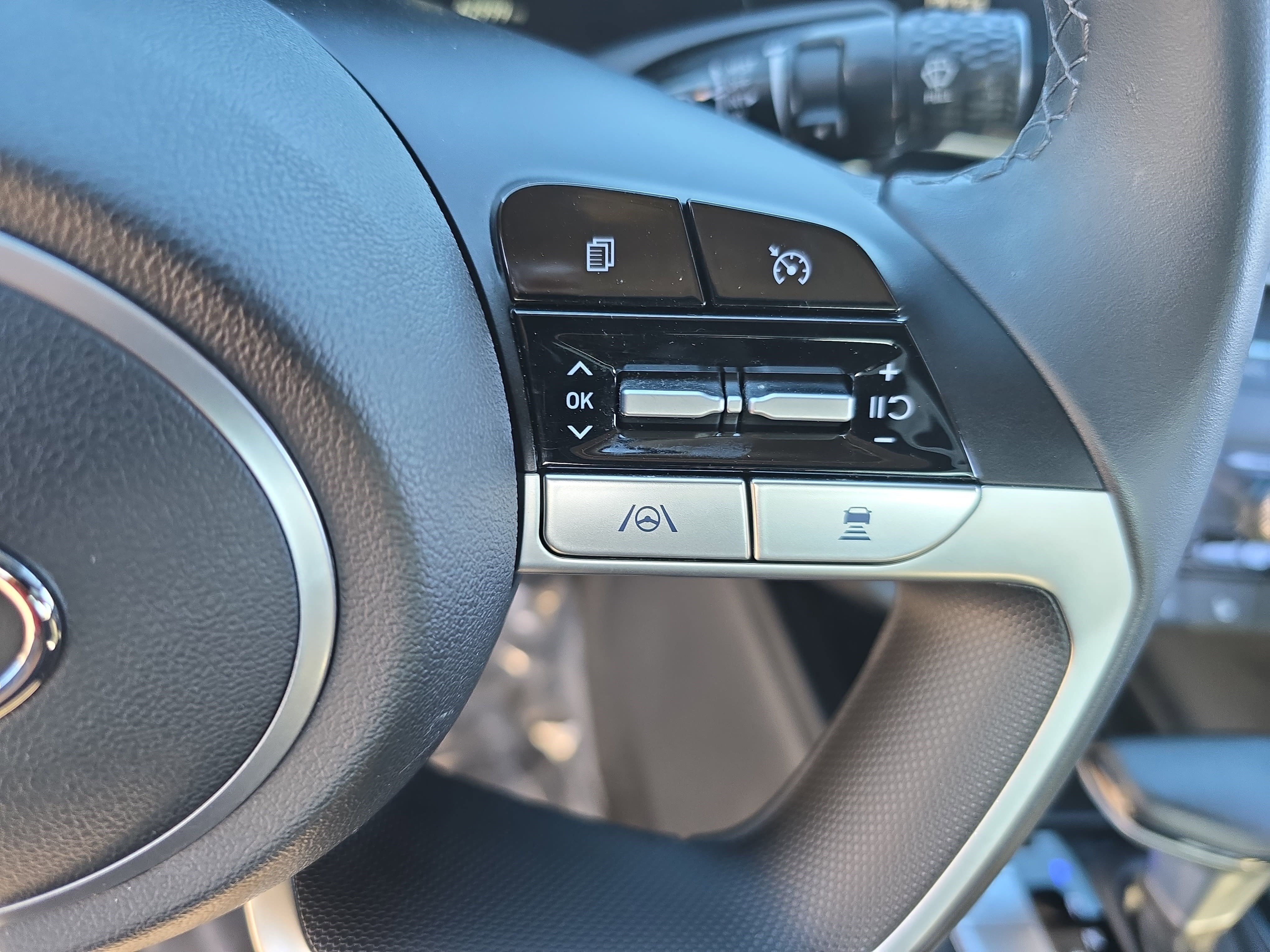 Used 2023 Hyundai Elantra SEL w/ Convenience Package image 18