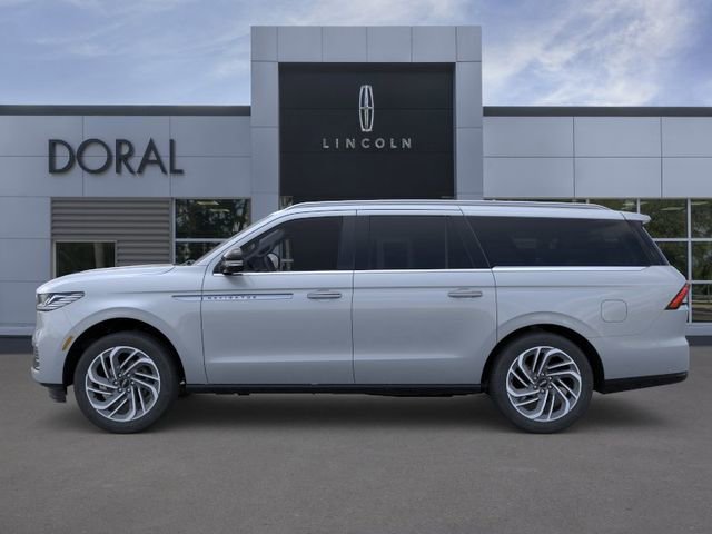 New 2026 Lincoln Navigator L Reserve AWD/4WD image 3
