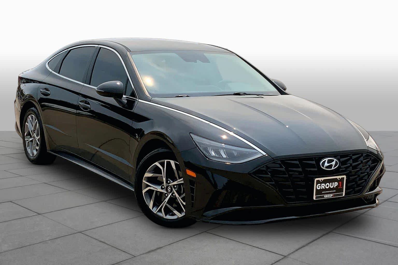 Used 2022 Hyundai Sonata SEL w/ Preferred Accessory Package FWD image 3