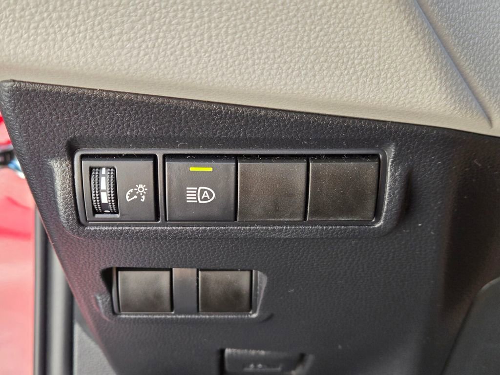 Used 2022 Toyota Corolla Cross LE image 29