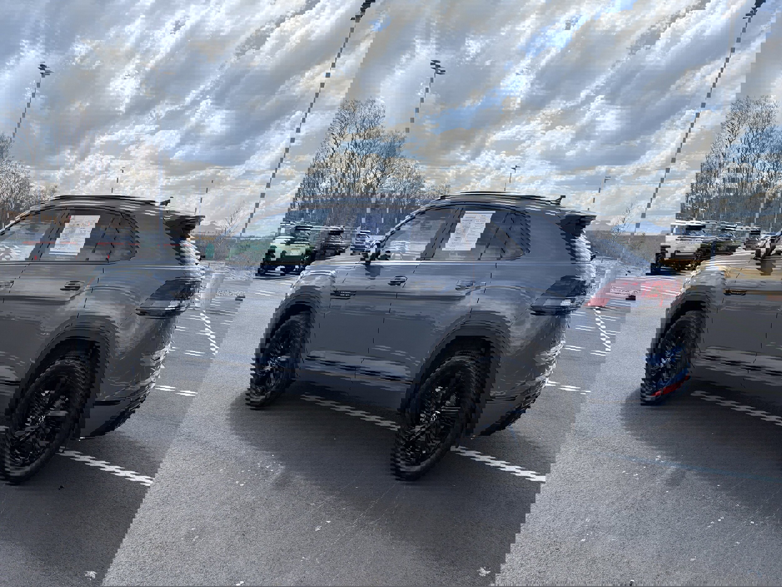 Used 2025 Volkswagen Atlas Cross Sport SEL R-Line image 5