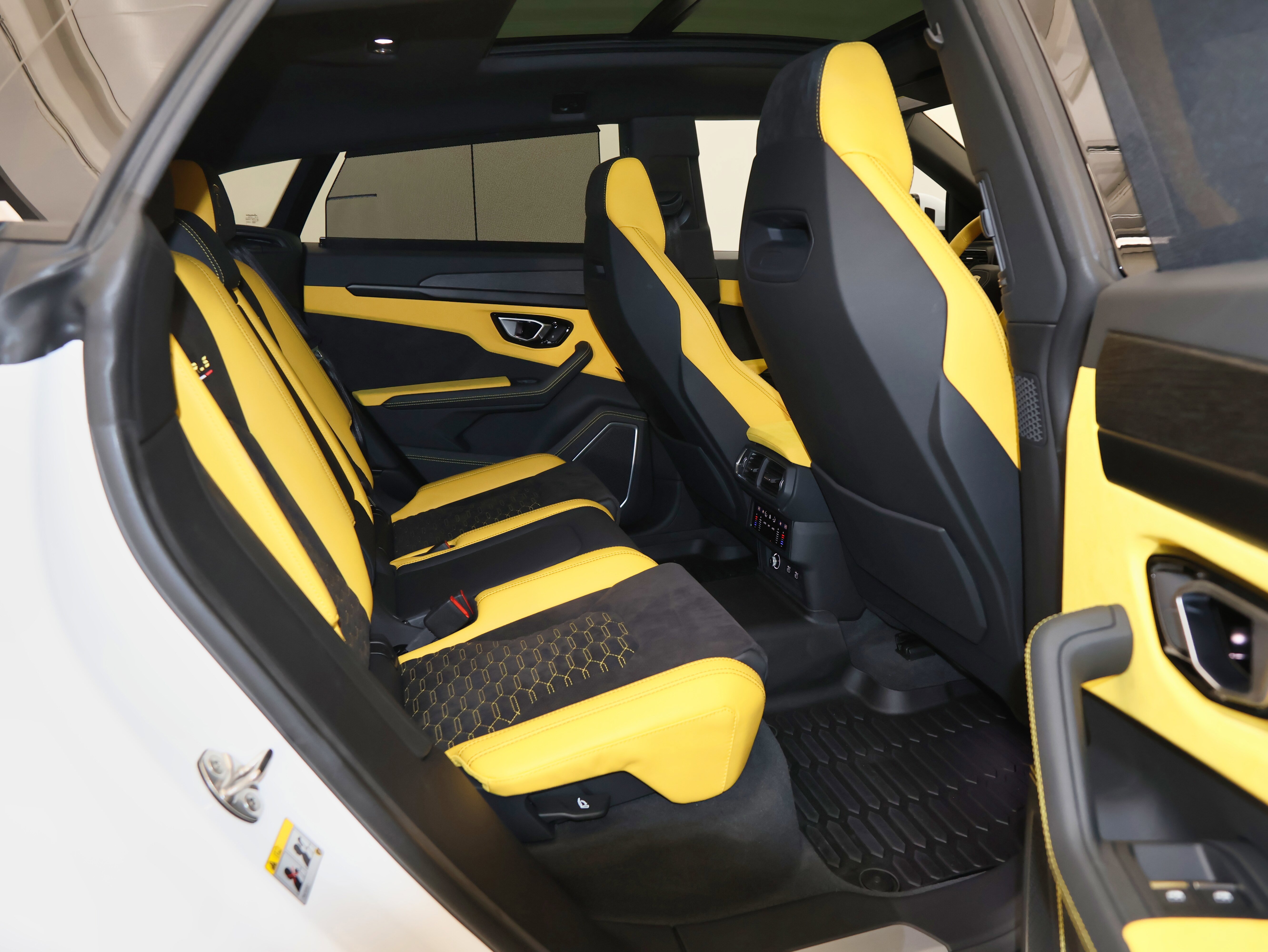 Used 2022 Lamborghini Urus image 61