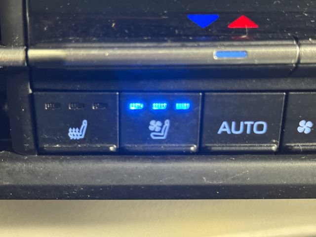 Used 2022 Toyota Sienna Limited AWD/4WD image 68