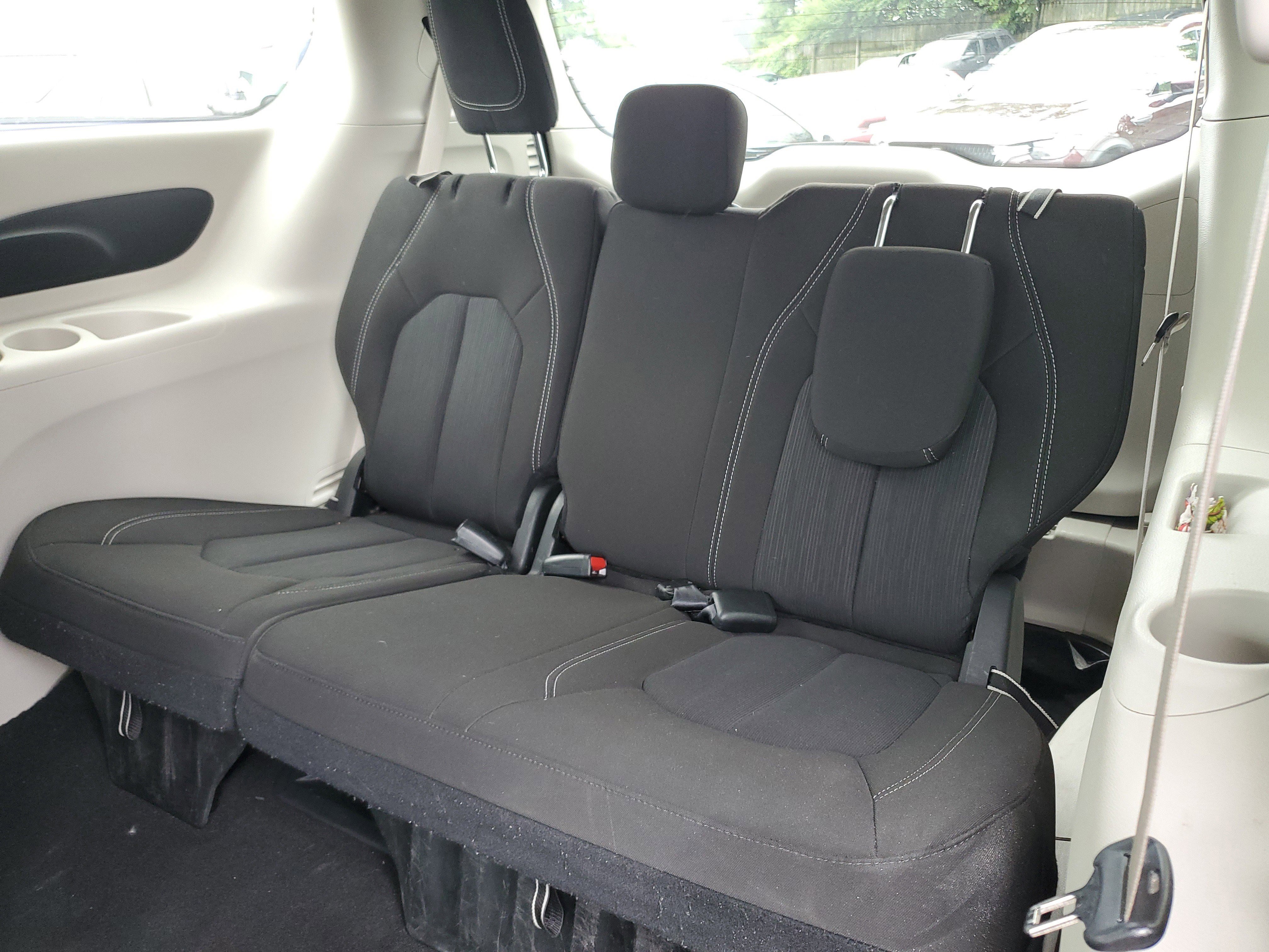 Used 2023 Chrysler Voyager LX image 12