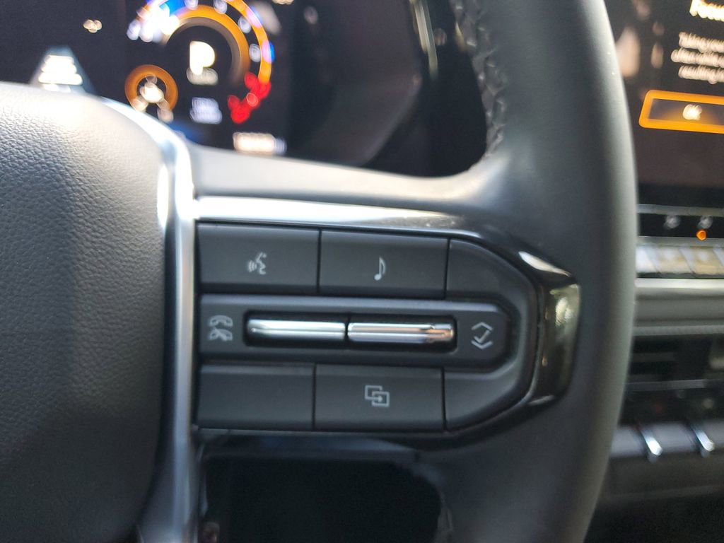 Used 2024 Chevrolet Colorado LT w/ LT Convenience Package image 19