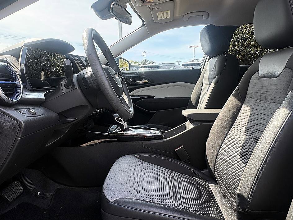 Used 2025 Chevrolet Trax LT image 9