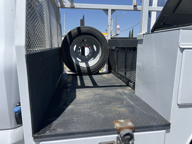 Used 2023 Ford F550 Luxury RWD image 12