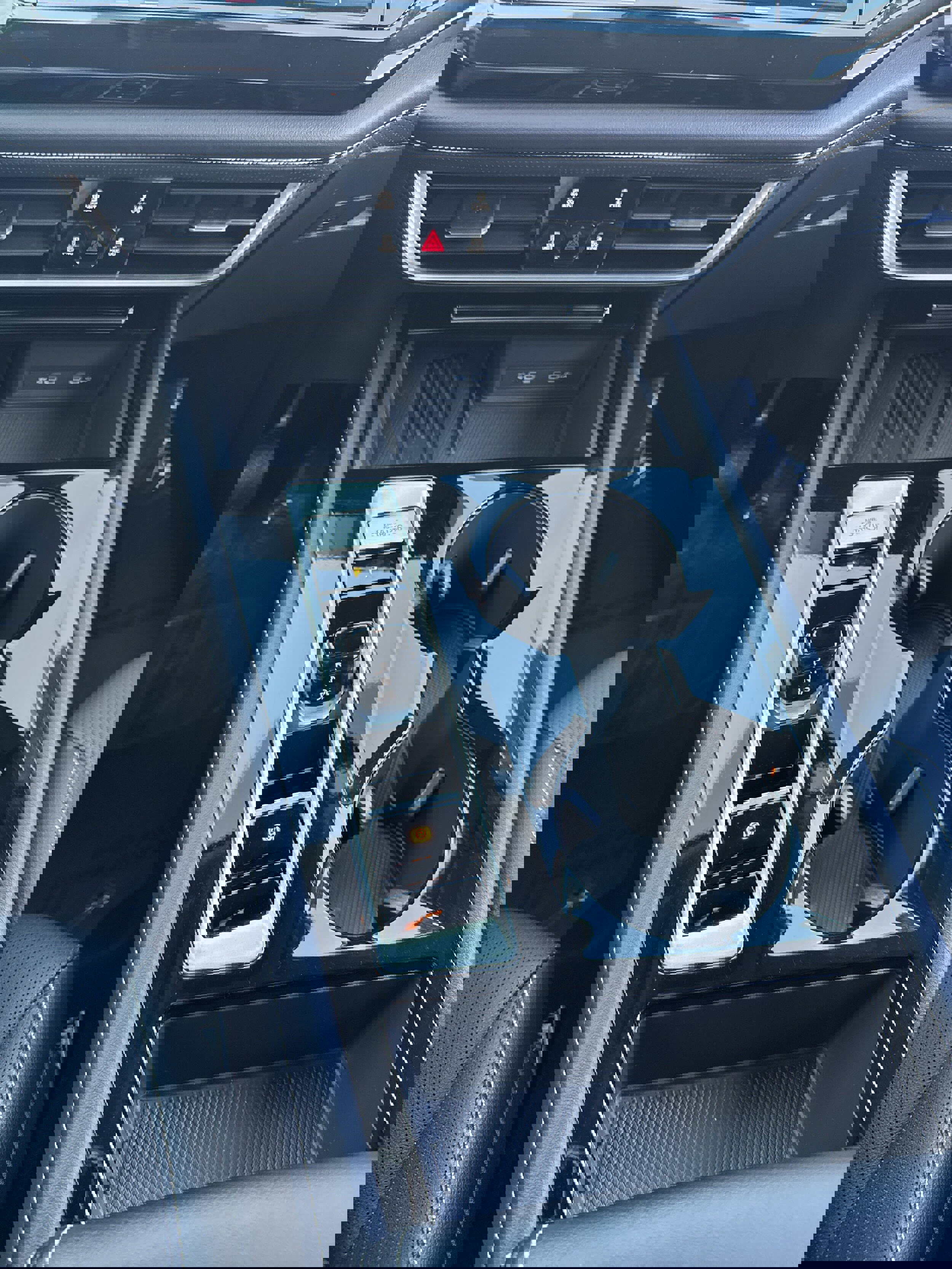 Used 2025 Volkswagen Atlas SE image 21