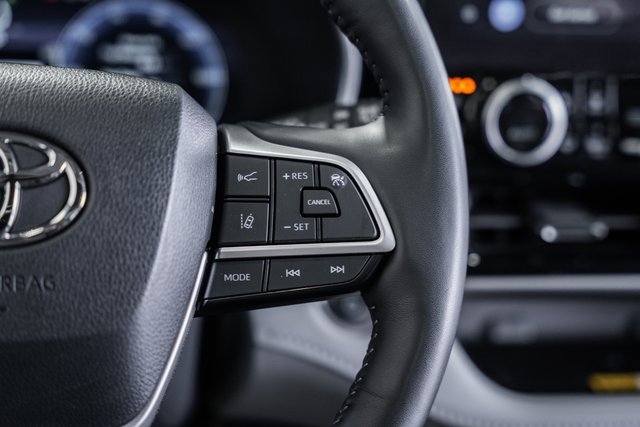 Used 2024 Toyota Highlander Platinum image 31