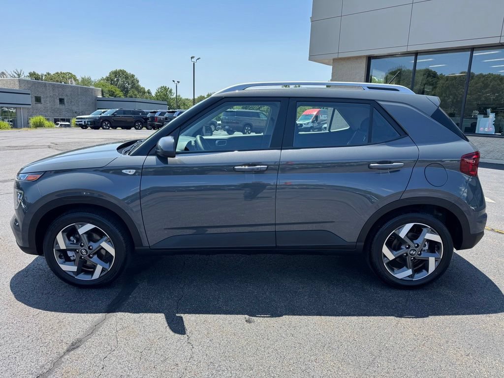 Used 2026 Hyundai Venue SEL FWD image 8