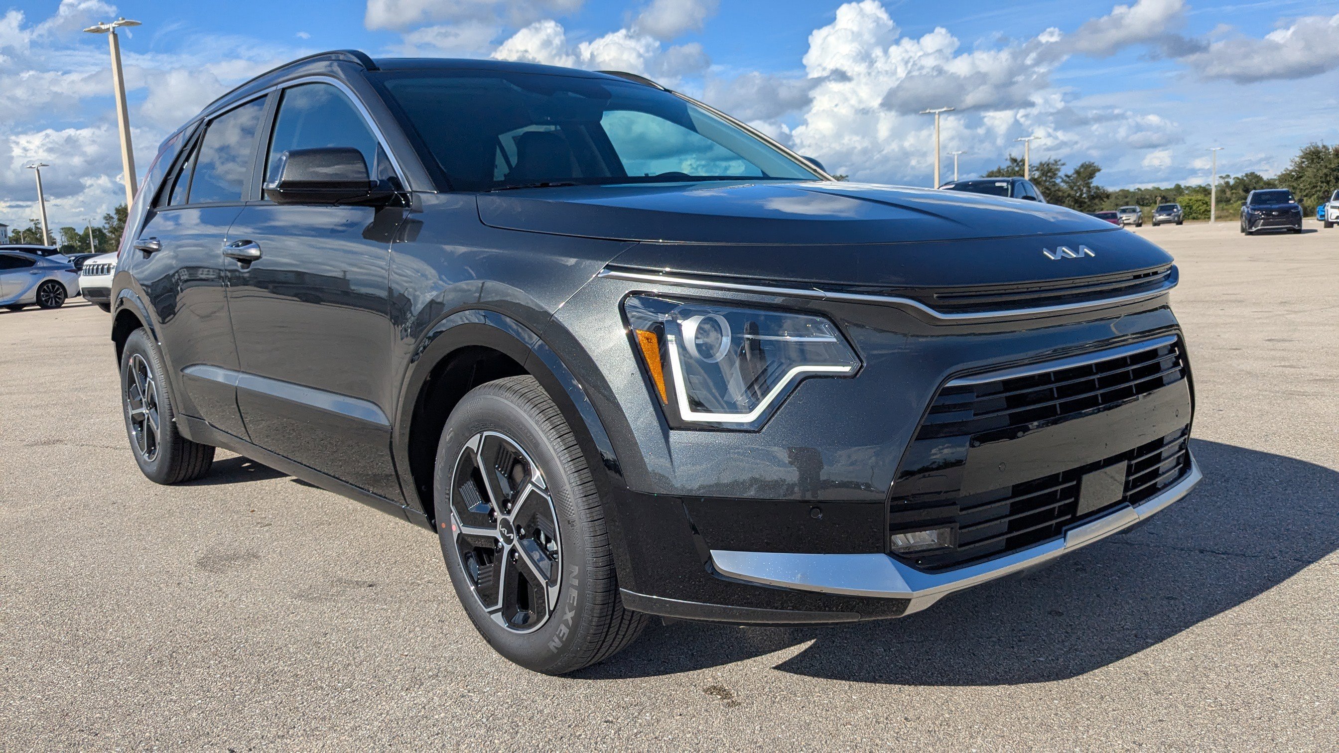 New 2025 Kia Niro SX image 2