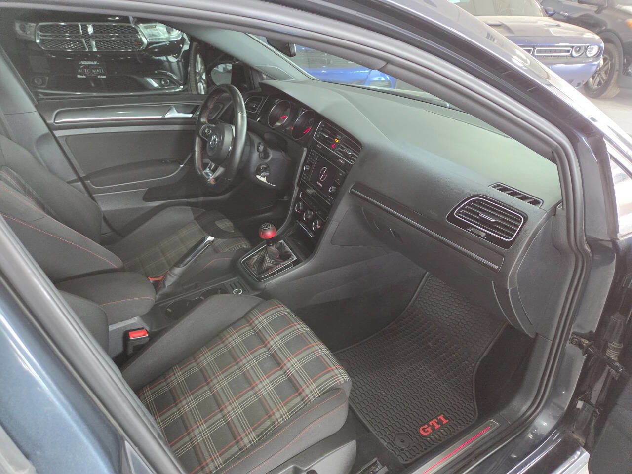 Used 2020 Volkswagen GTI S image 25