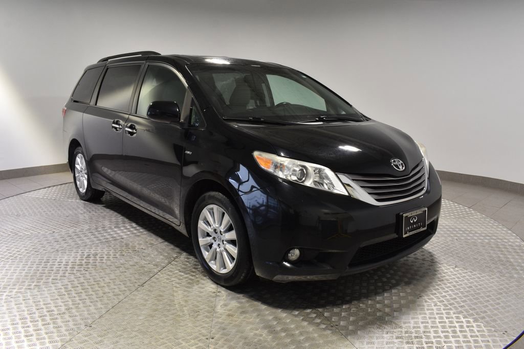 Used 2016 Toyota Sienna XLE image 7