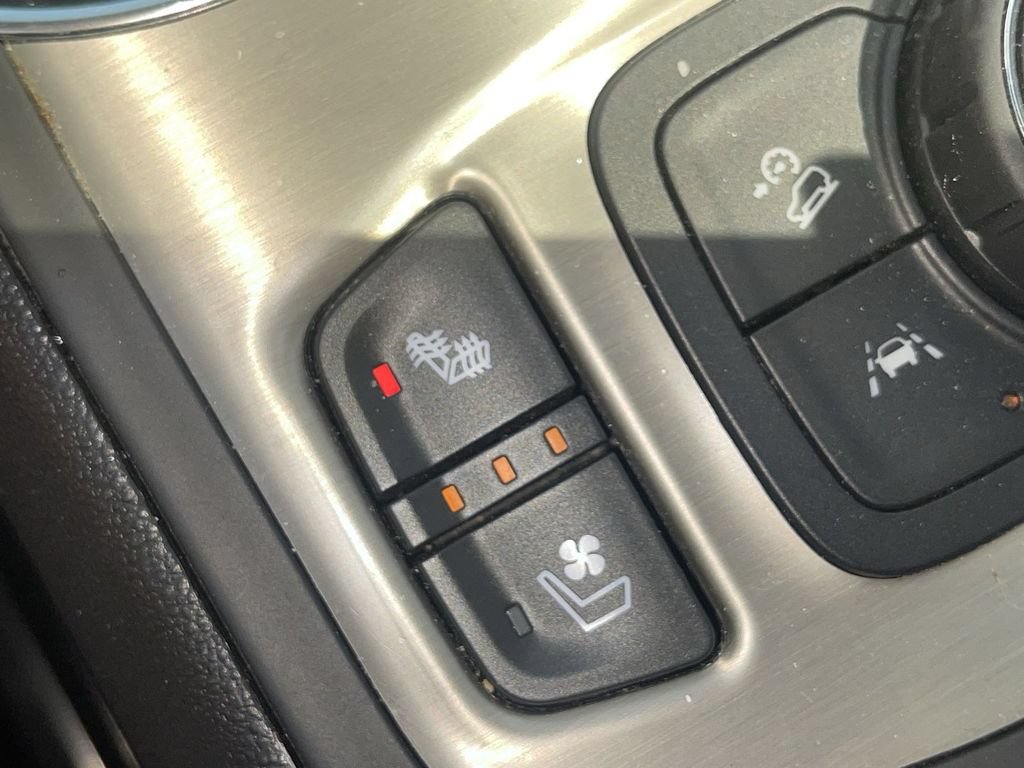 Used 2024 GMC Terrain Denali w/ Black Diamond Edition AWD/4WD image 31