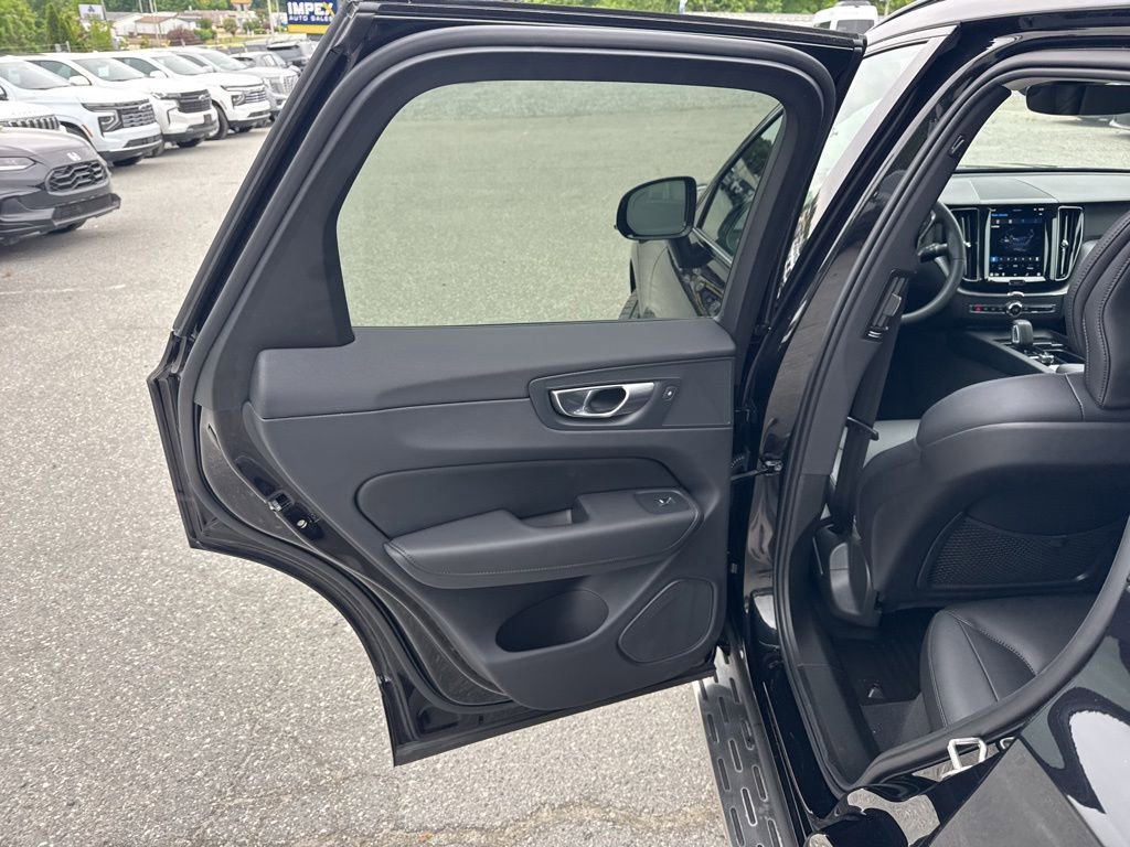Used 2024 Volvo XC60 B5 Core AWD/4WD image 30