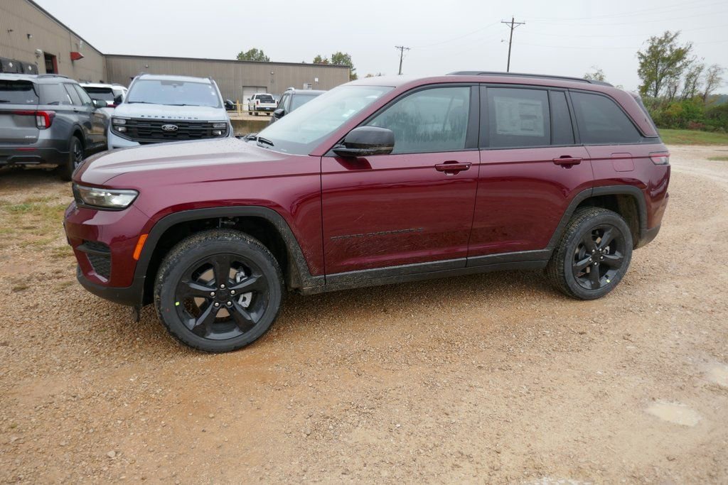 New 2025 Jeep Grand Cherokee Altitude AWD/4WD image 7