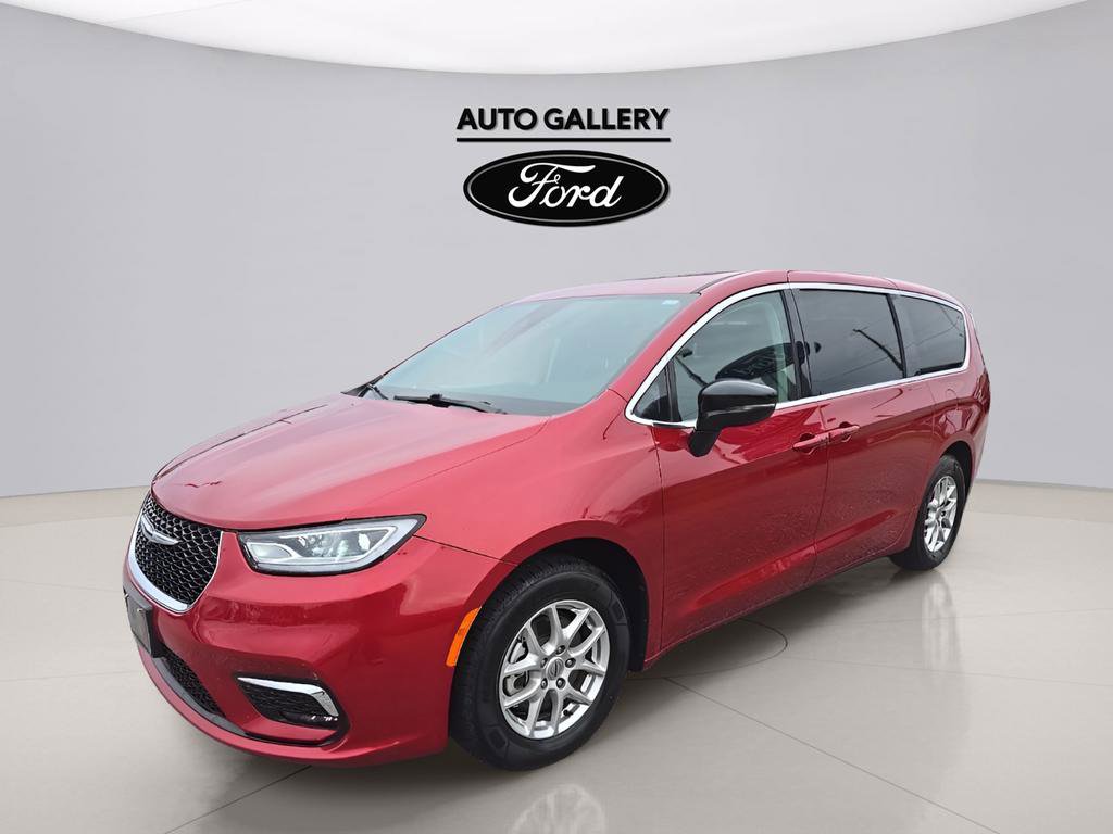 Used 2024 Chrysler Pacifica Touring-L FWD image 1