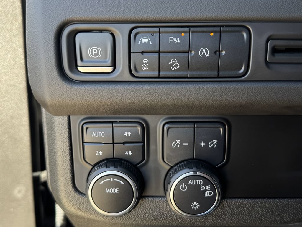 Used 2023 Chevrolet Tahoe Premier AWD/4WD image 22
