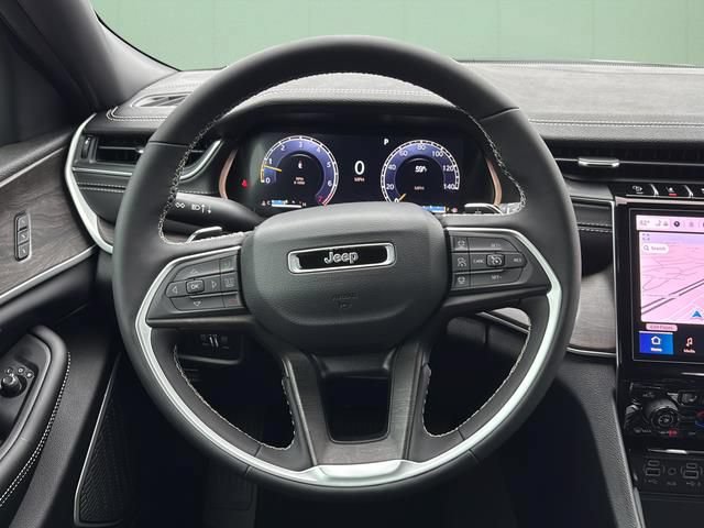 Used 2025 Jeep Grand Cherokee L Limited w/ Luxury Tech Group II AWD/4WD image 29