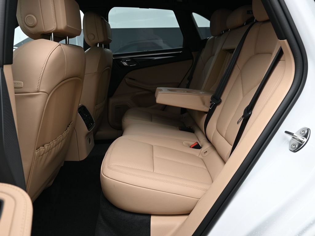 Certified 2026 Porsche Macan AWD/4WD image 17