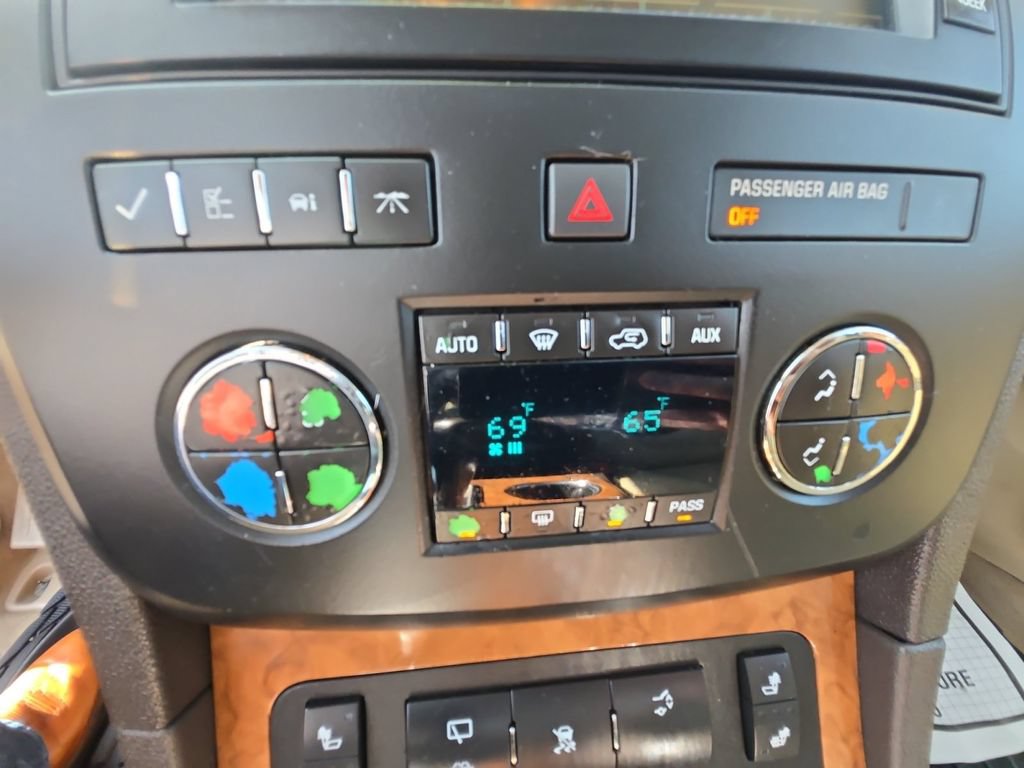 Used 2008 Buick Enclave CXL w/ Entertainment Package #3 FWD image 23