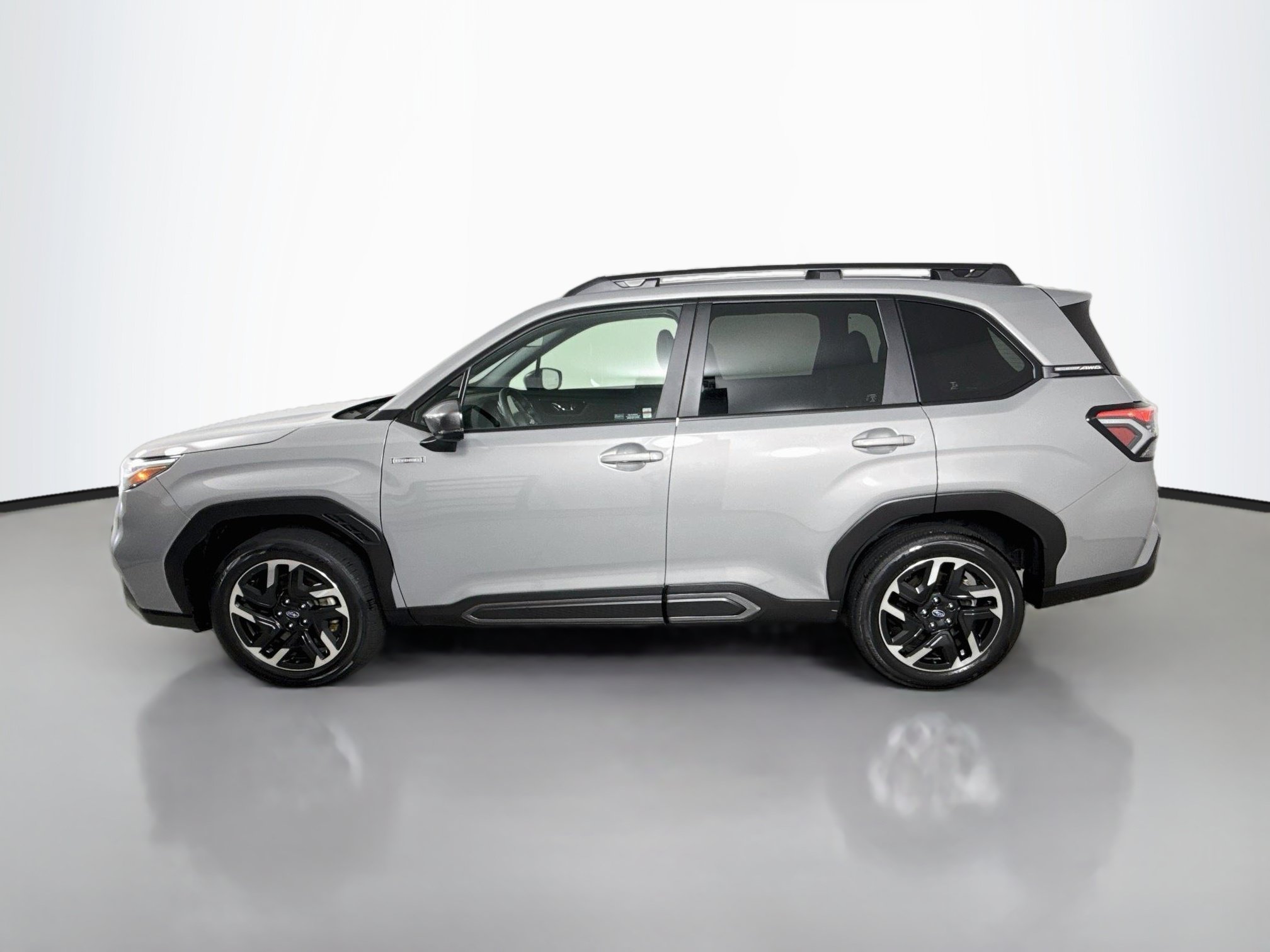 Used 2025 Subaru Forester Limited AWD/4WD image 4
