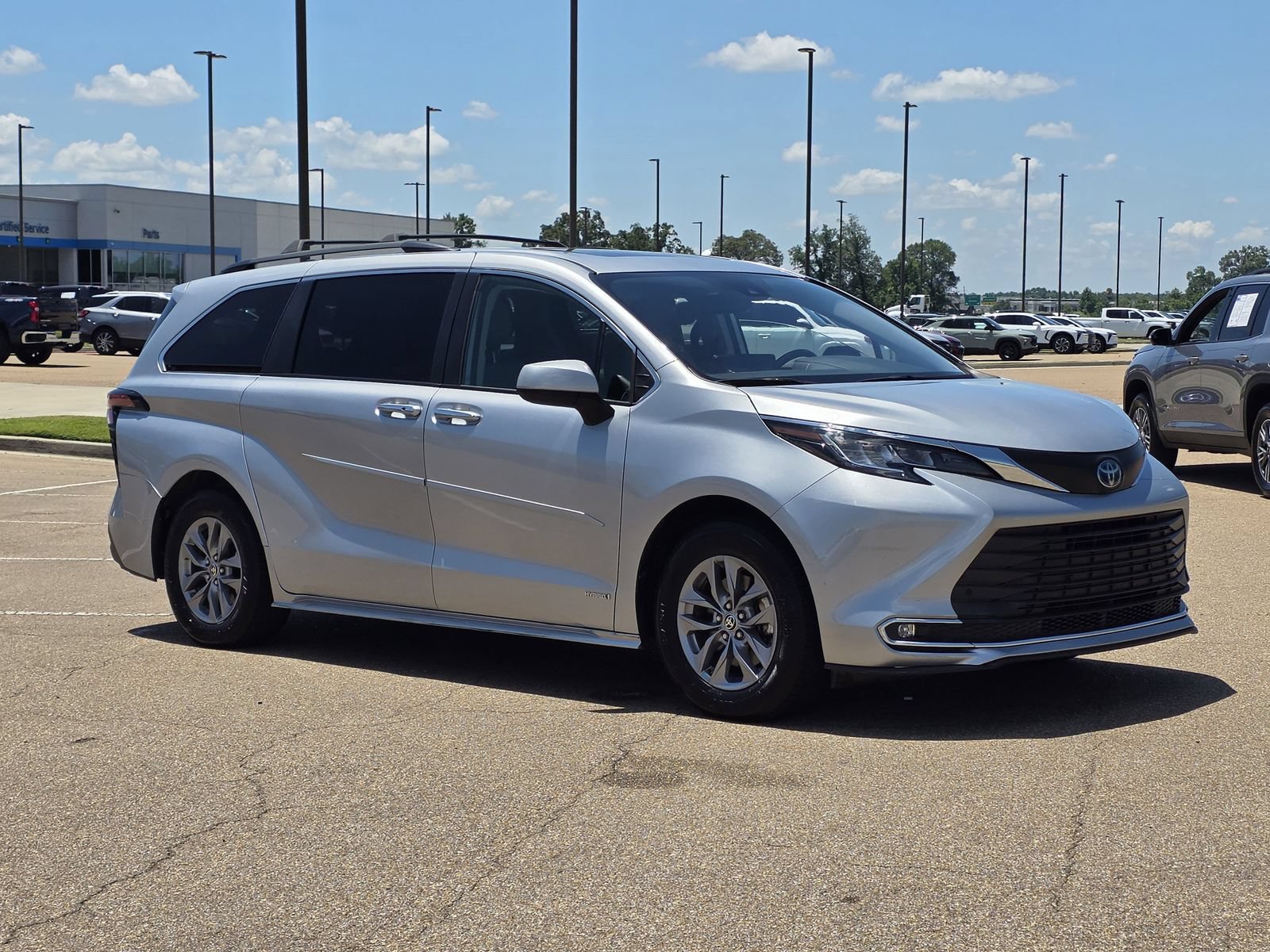 Used 2021 Toyota Sienna XLE FWD image 3