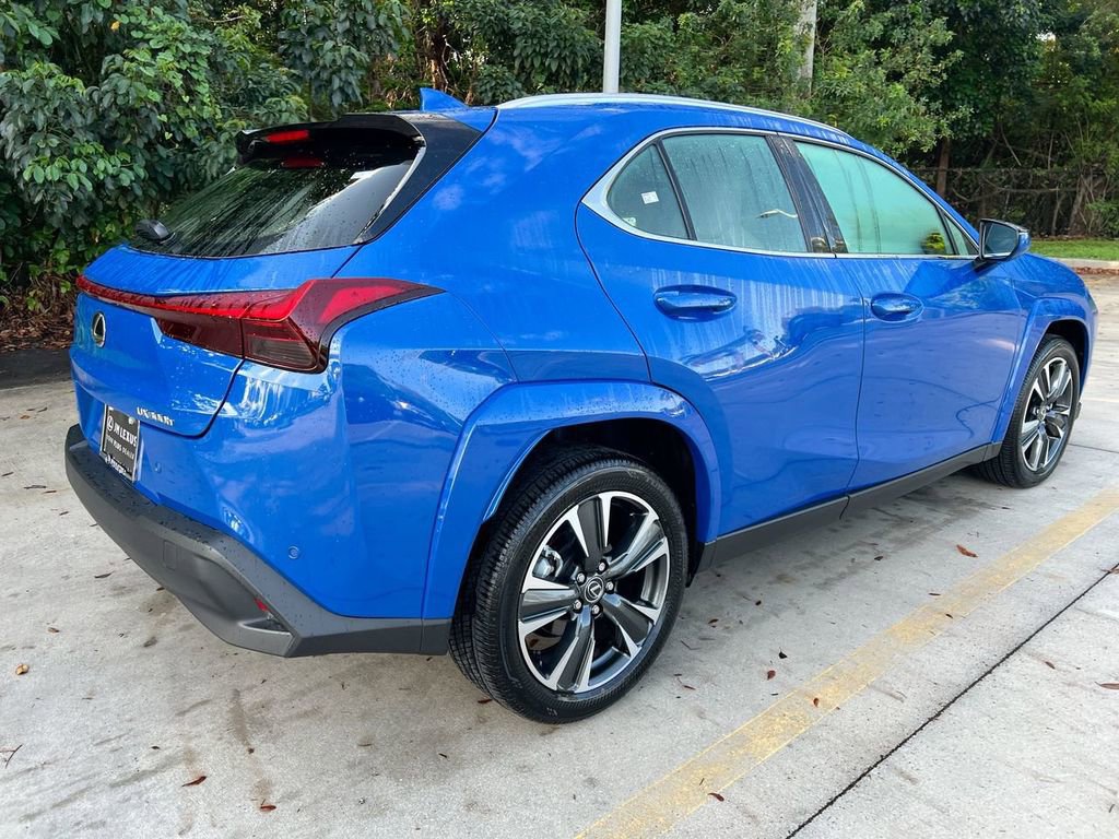 Certified 2025 Lexus UX 300h FWD w/ Accessory Package (Z2) image 7