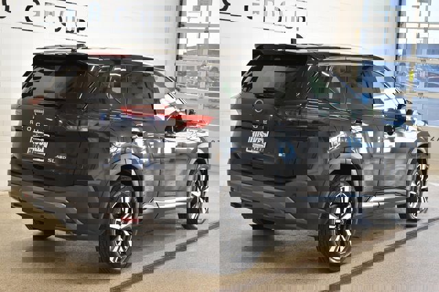 Used 2023 Nissan Rogue SL w/ SL Premium Package image 4