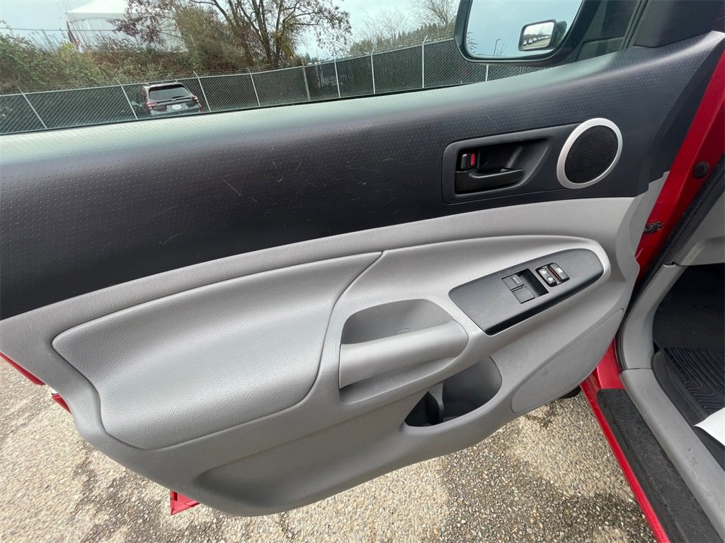 Used 2015 Toyota Tacoma PreRunner image 11