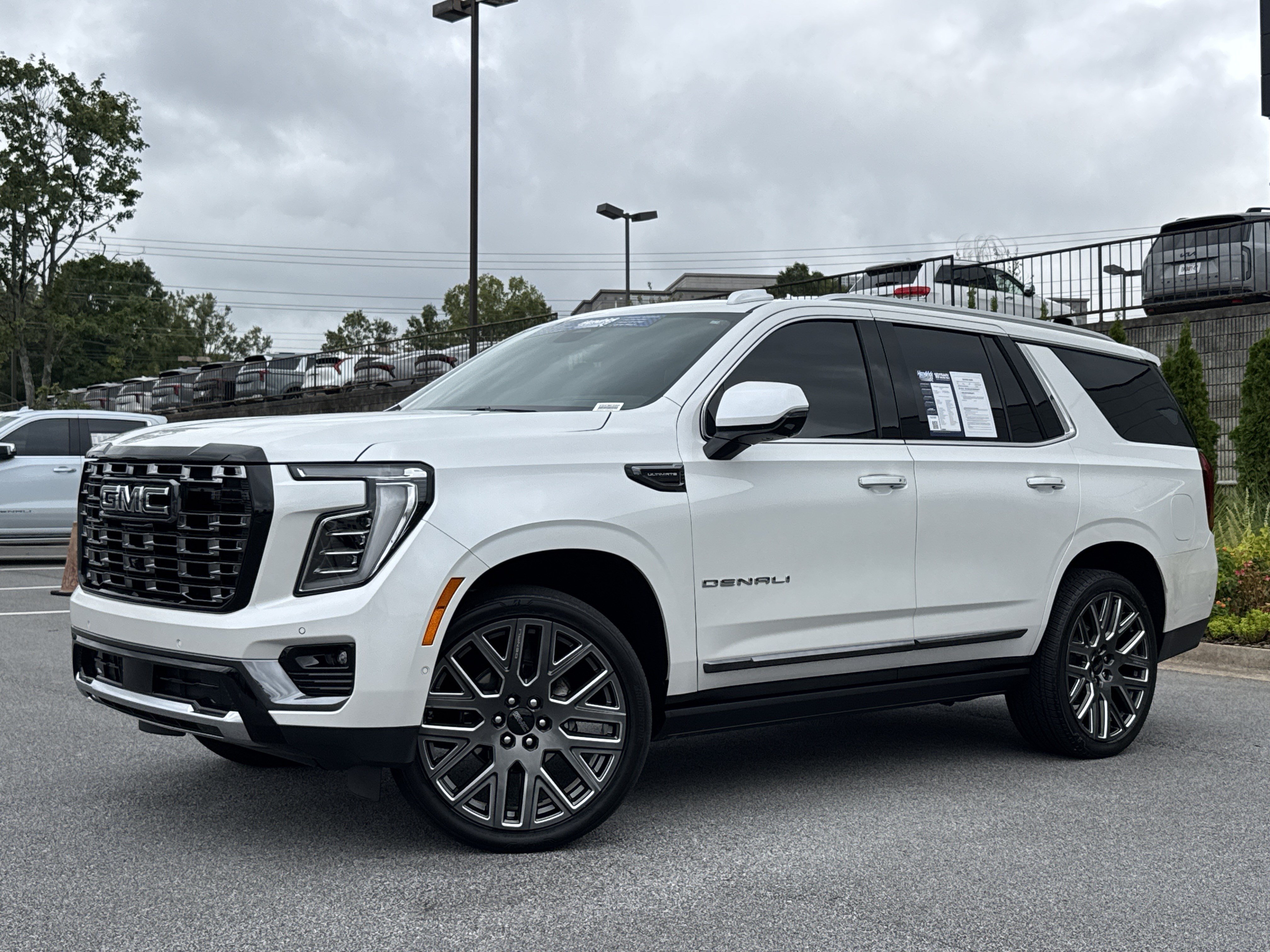 Used 2025 GMC Yukon Denali Ultimate AWD/4WD image 5