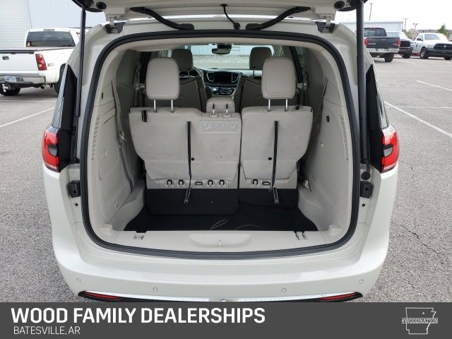 Used 2021 Chrysler Pacifica Limited w/ Uconnect Theater Family Group image 9