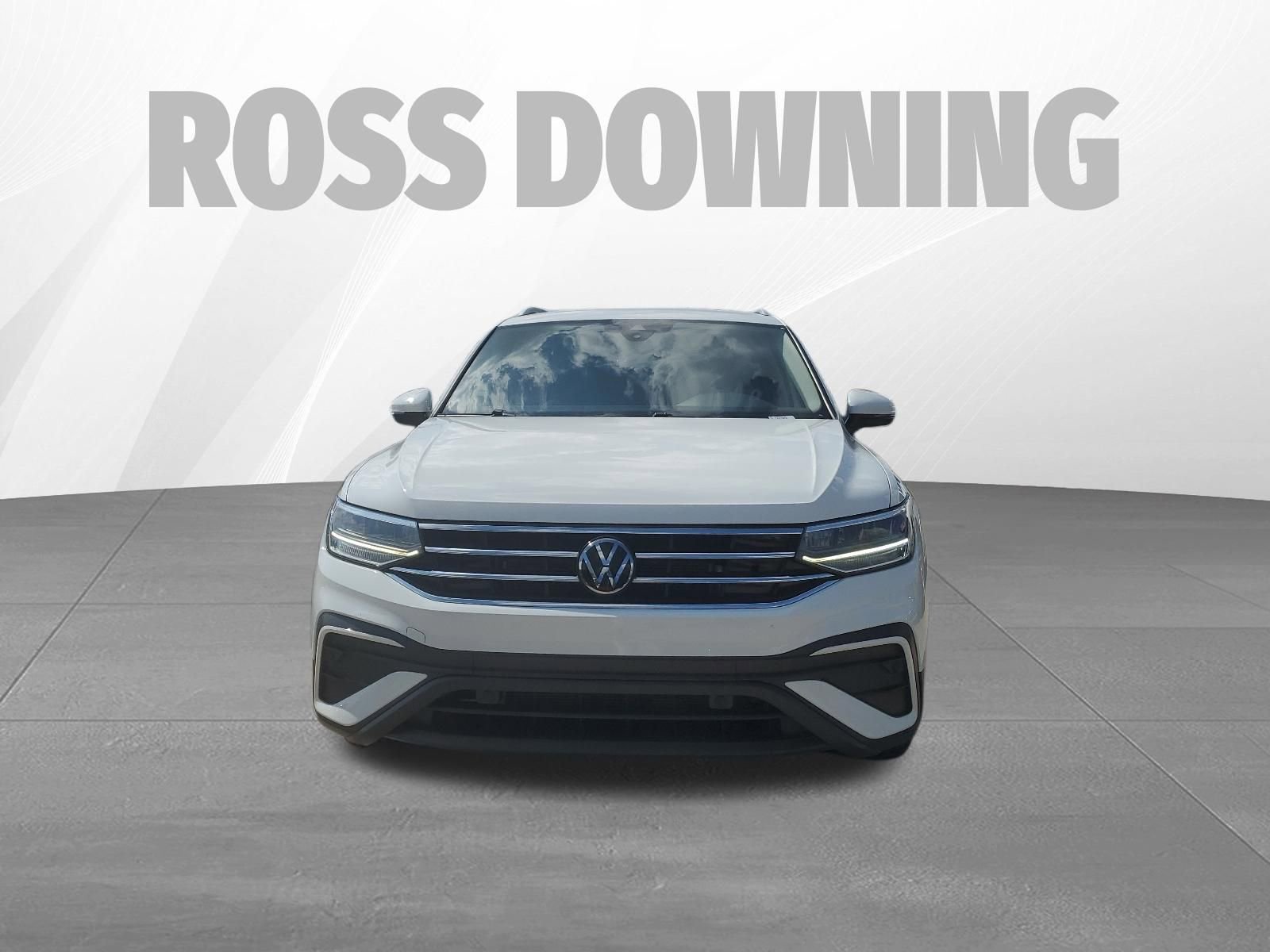Used 2024 Volkswagen Tiguan SE FWD image 2