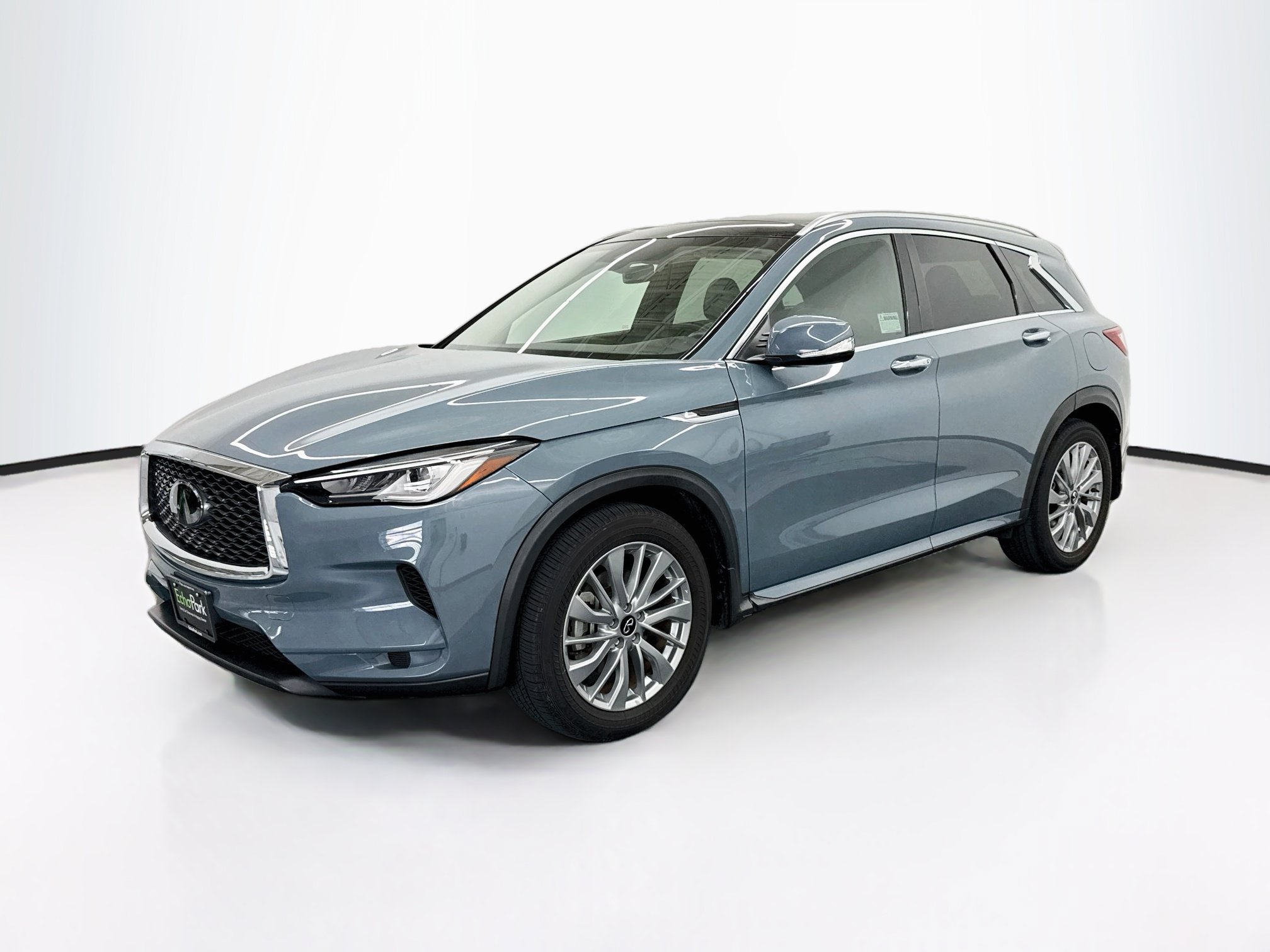 Used 2023 INFINITI QX50 Luxe FWD image 3