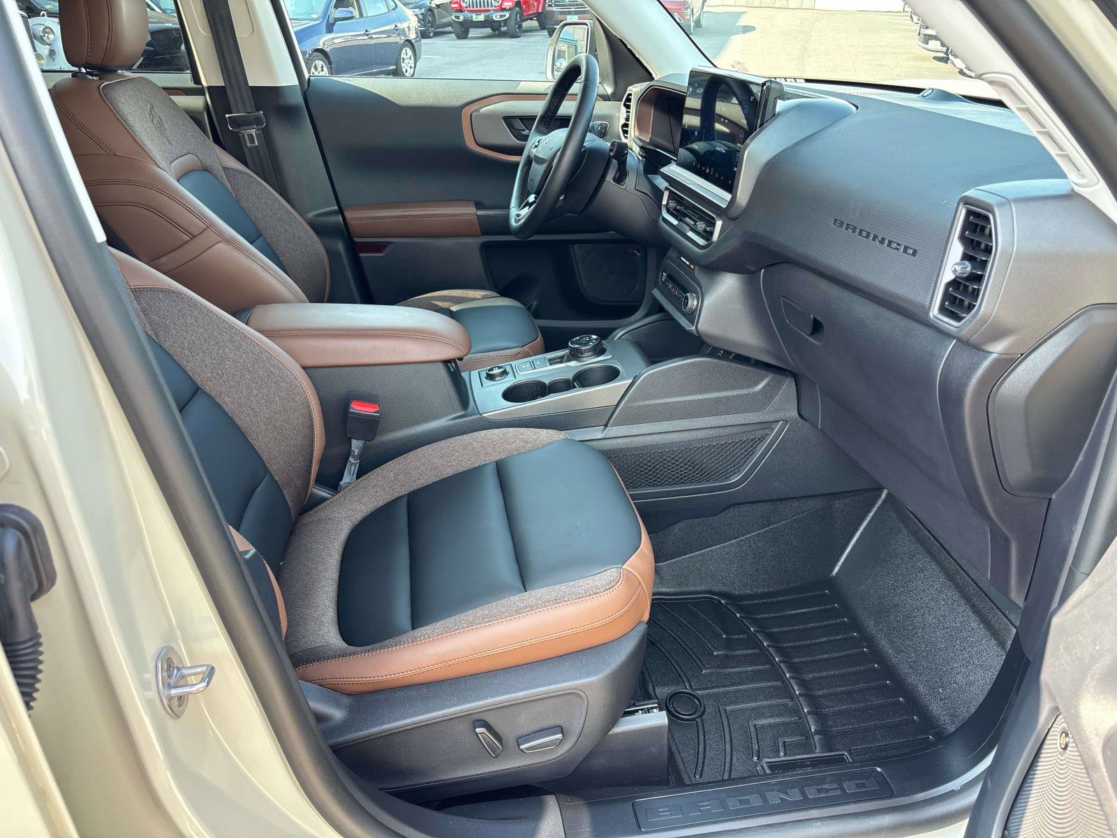 Used 2025 Ford Bronco Sport Outer Banks w/ Outer Banks Tech Package+ AWD/4WD image 14