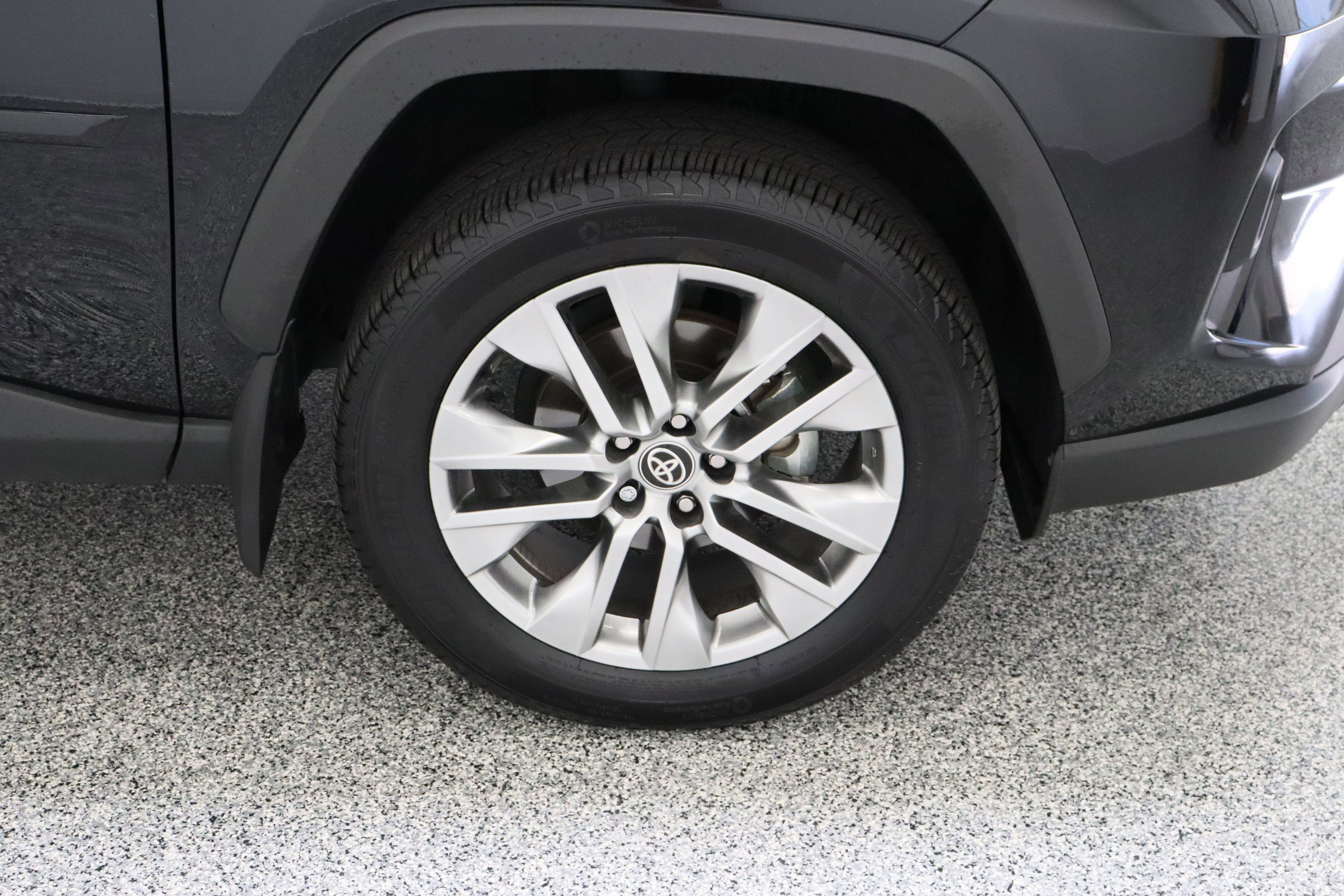 Used 2025 Toyota RAV4 XLE Premium FWD image 5