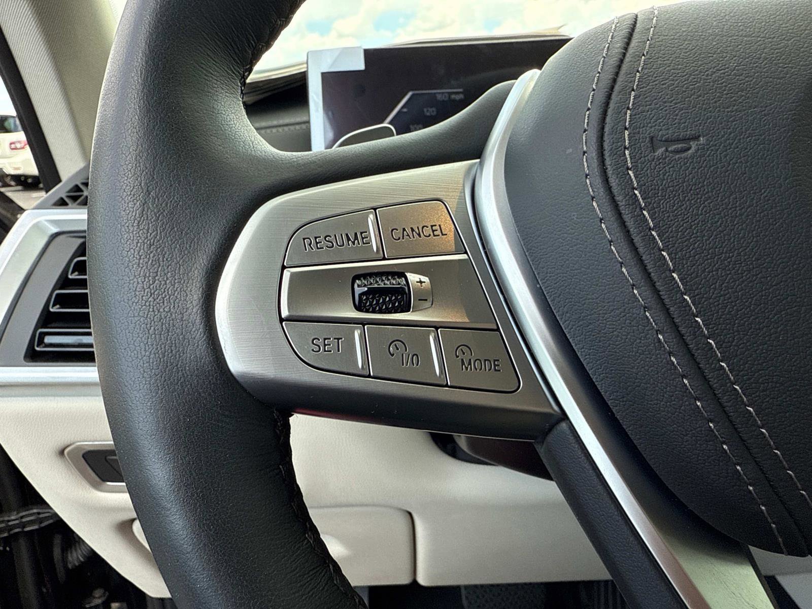 Certified 2025 BMW X7 xDrive40i w/ Premium Package image 33