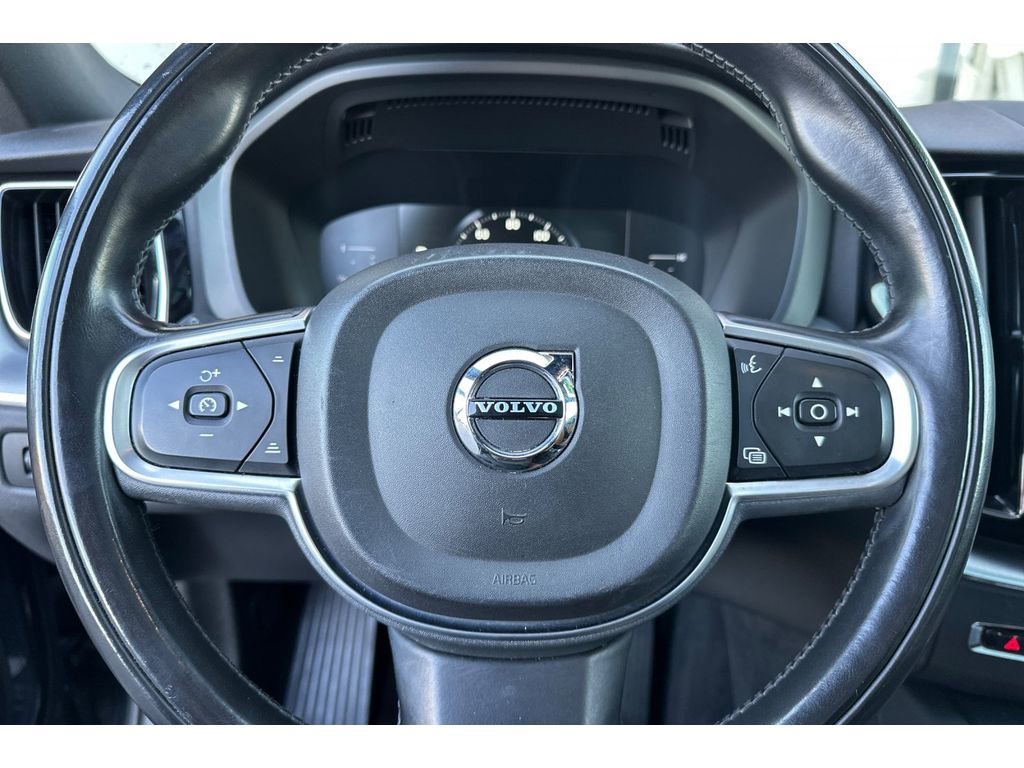 Used 2018 Volvo XC60 T5 Momentum image 25