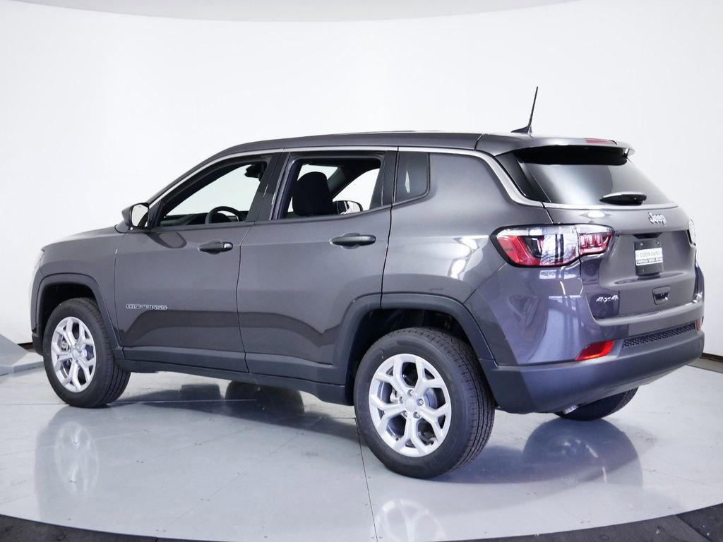 Used 2024 Jeep Compass Sport image 12