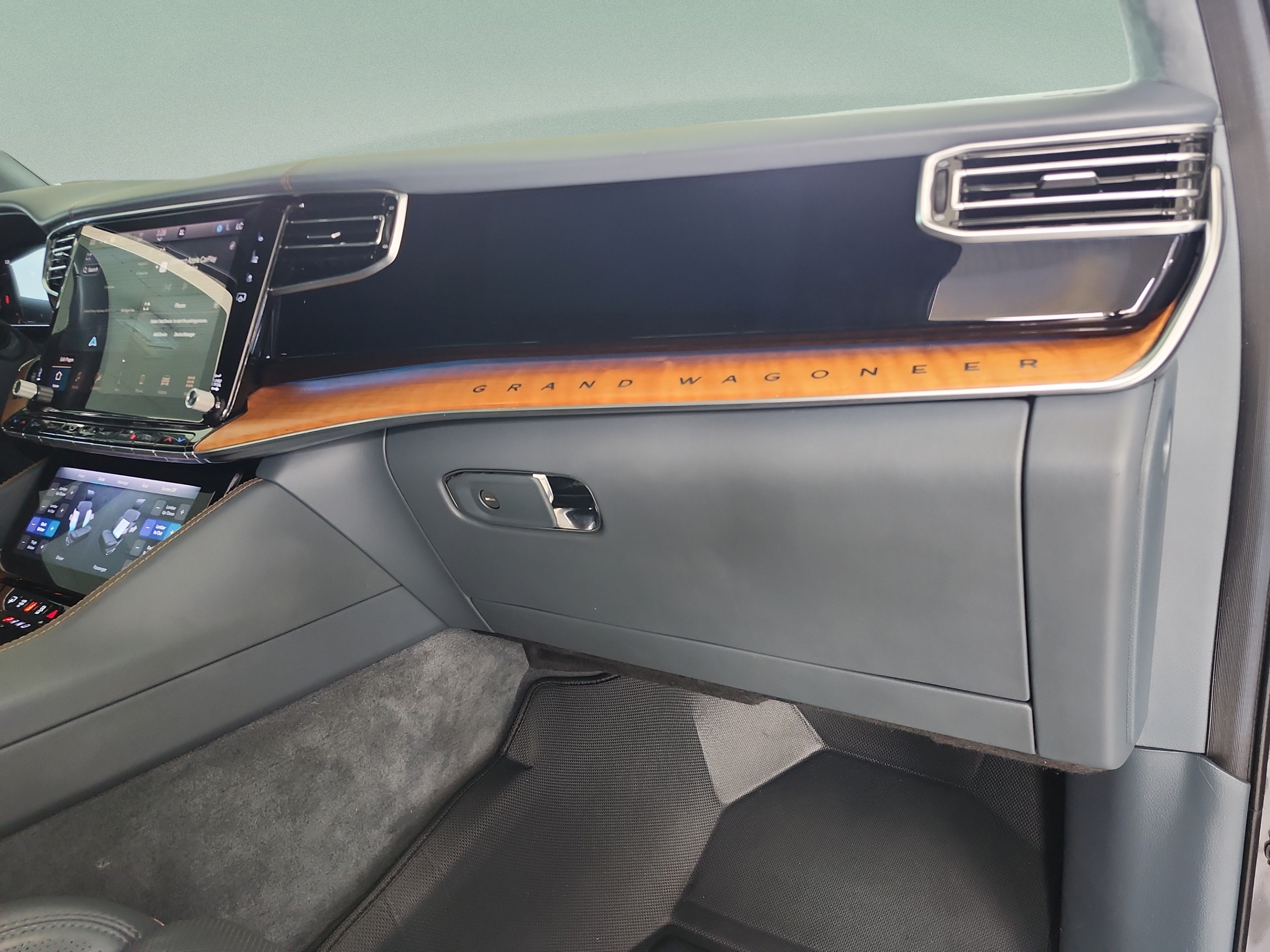 Used 2022 Jeep Grand Wagoneer Series II w/ Convenience Group III AWD/4WD image 18