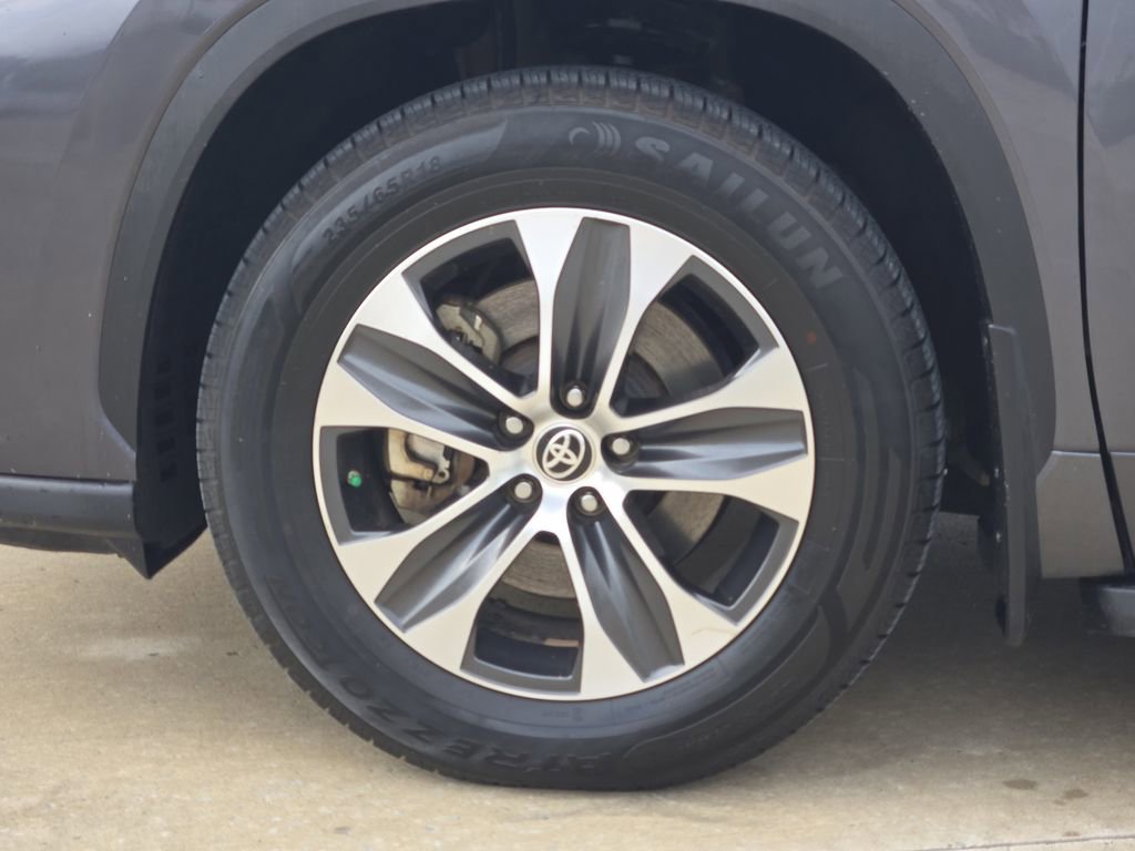Used 2021 Toyota Highlander XLE FWD image 14