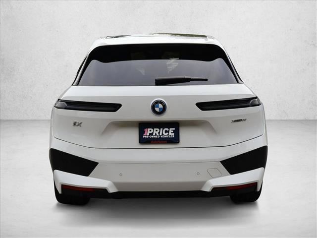 Used 2023 BMW iX xDrive50 w/ Sport Package AWD/4WD image 9
