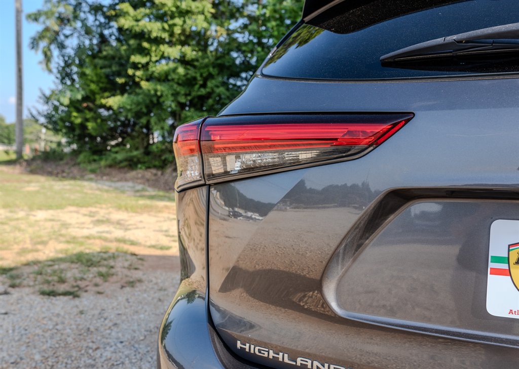 Used 2020 Toyota Highlander XLE FWD image 10