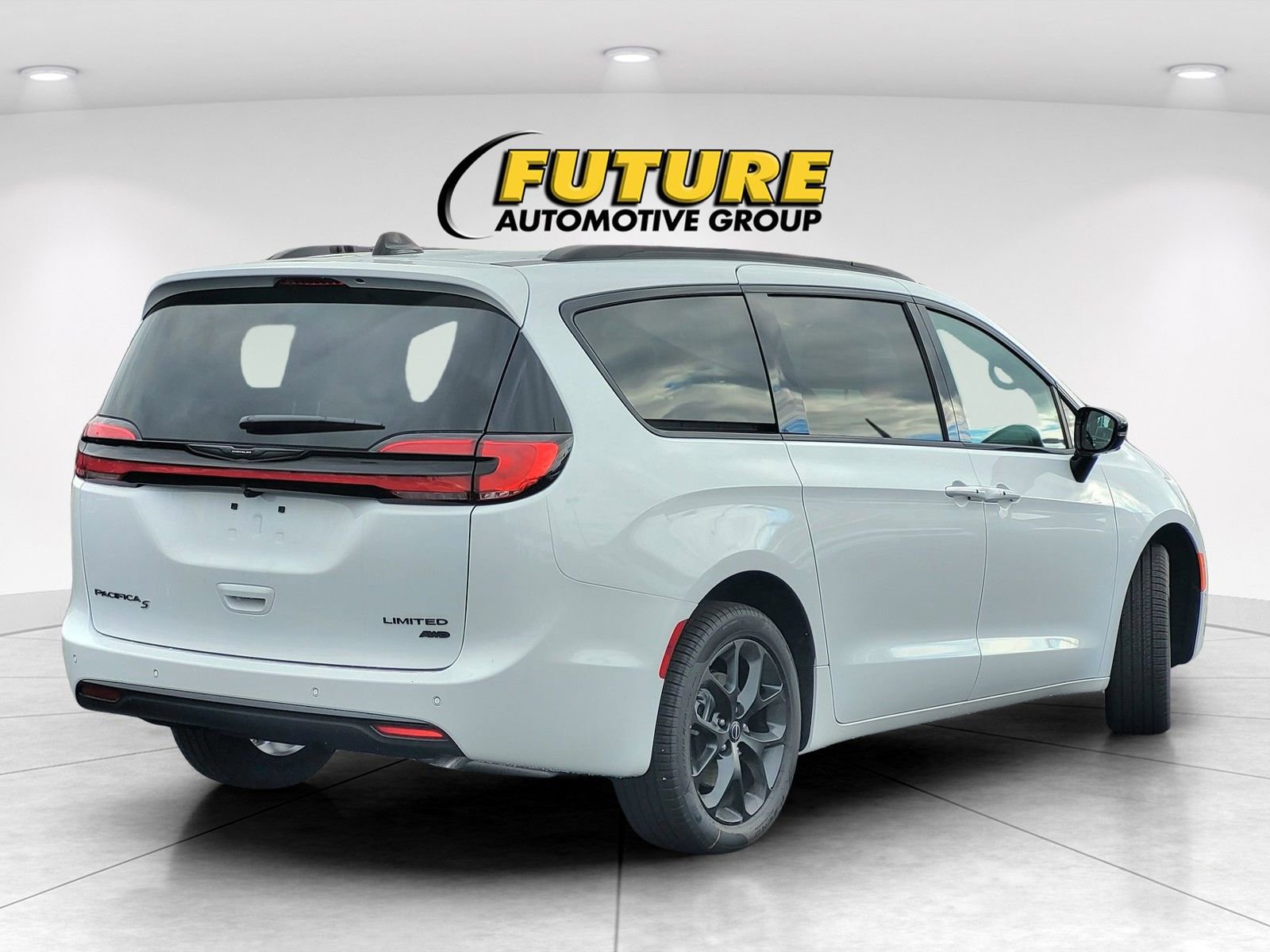 New 2026 Chrysler Pacifica Limited w/ Uconnect Theater Family Group image 6