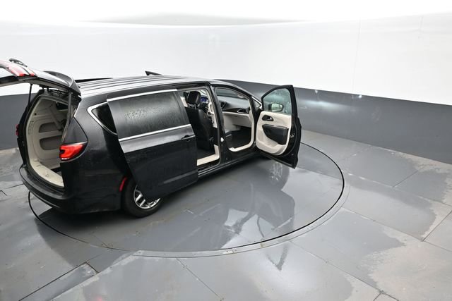 Used 2024 Chrysler Pacifica Touring-L image 30