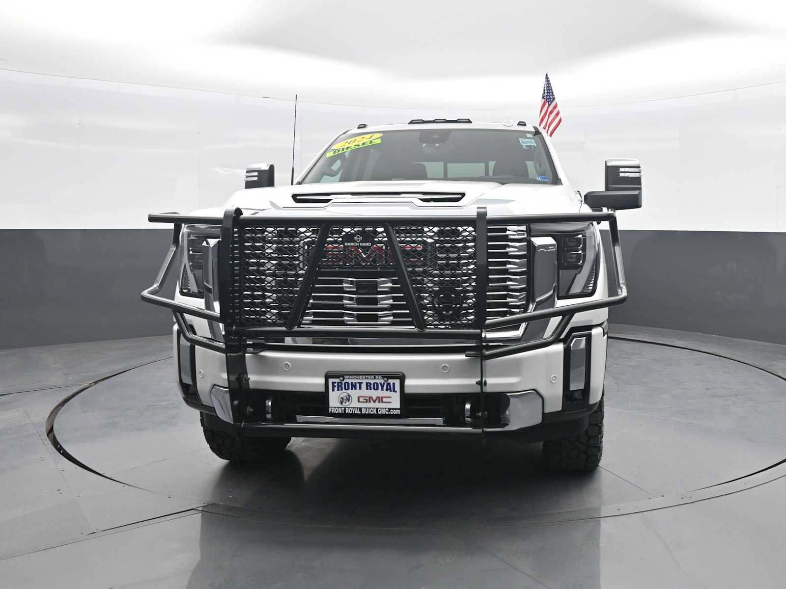 Used 2024 GMC Sierra 3500 Denali w/ Denali Reserve Package AWD/4WD image 3