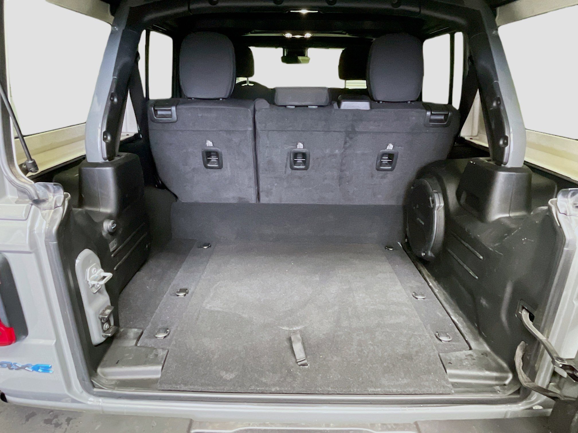 Used 2022 Jeep Wrangler Unlimited Rubicon 4xe w/ Safety Group AWD/4WD image 15