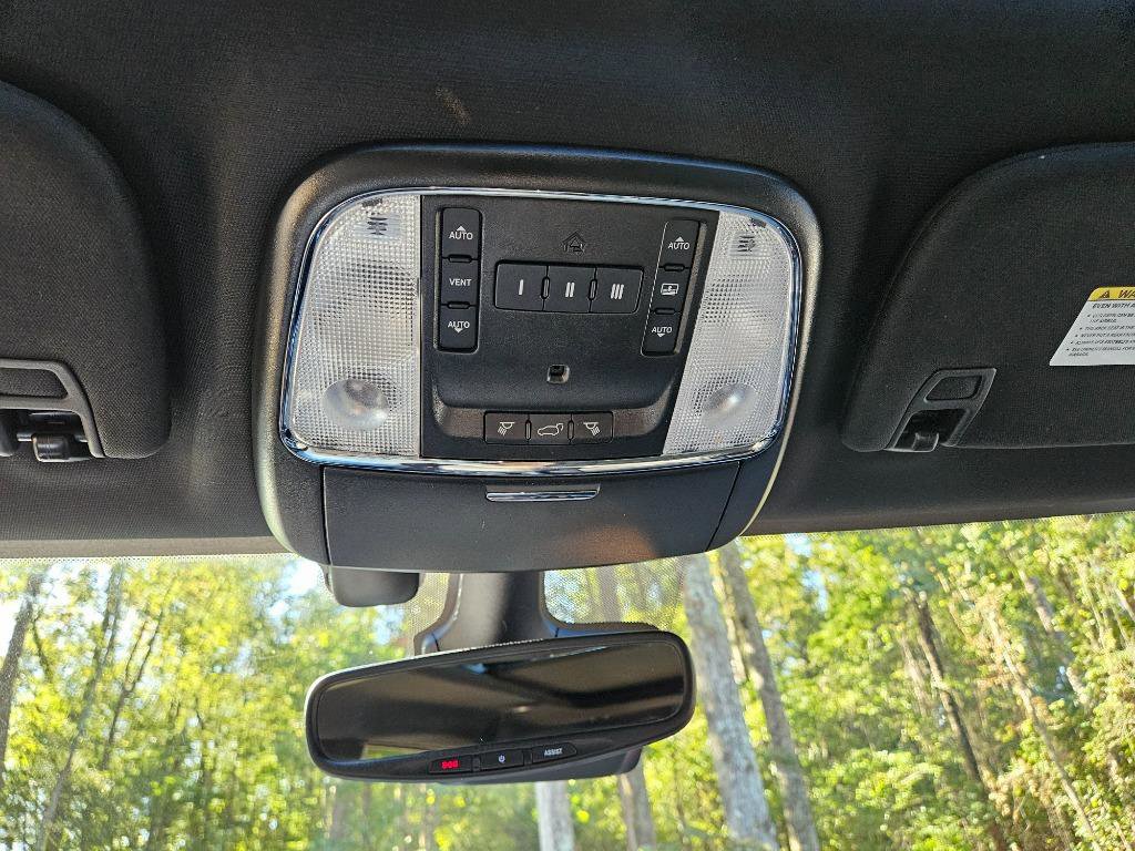 Used 2021 Jeep Grand Cherokee Limited w/ Luxury Group II image 35